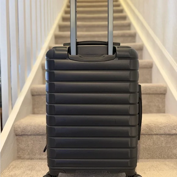 Delsey Horizon Carry-On Spinner Black TSA Lock Pallet New (No Box)